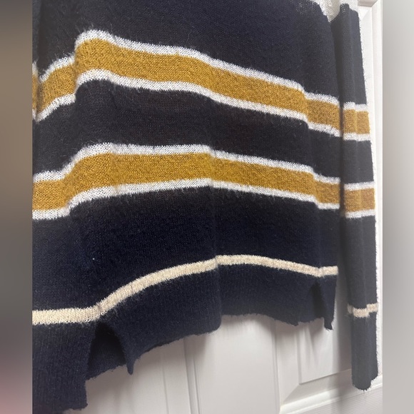 Loft Sweater Size M - Picture 4 of 10